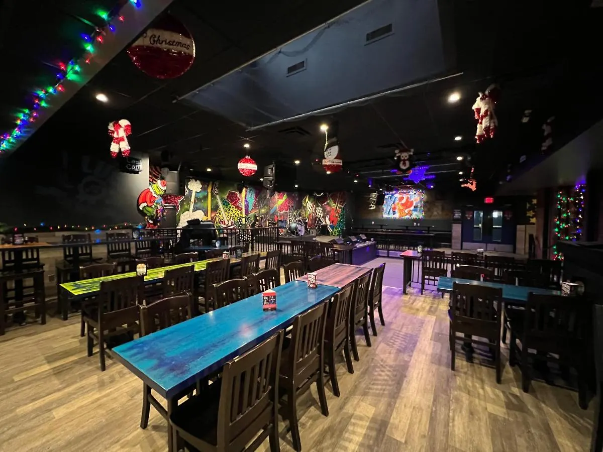 **  Commercial Hotel Эдмонтон Канада