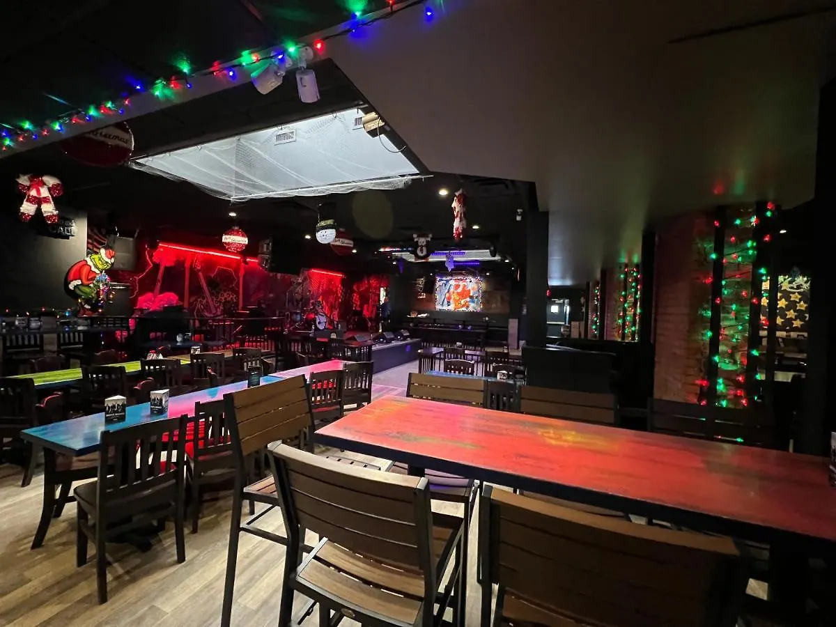 Commercial Hotel Эдмонтон 2*,