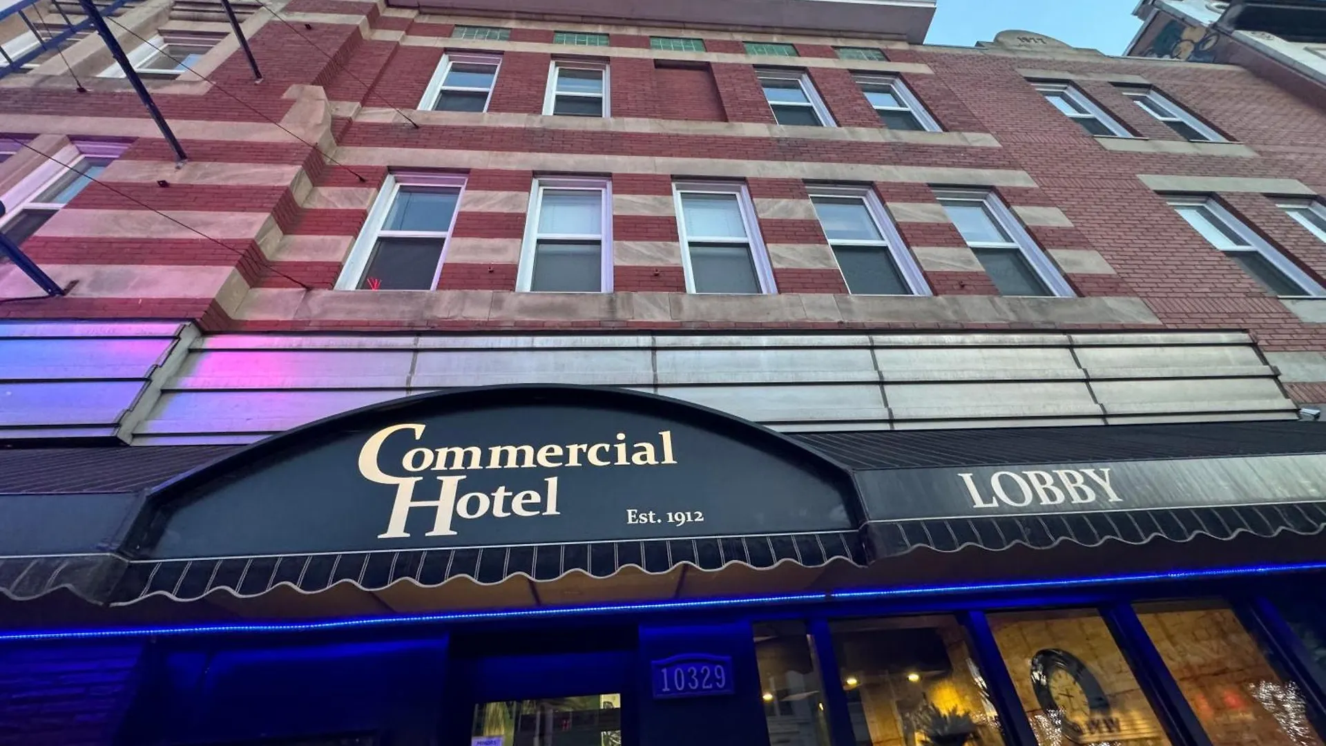 **  Commercial Hotel Эдмонтон Канада