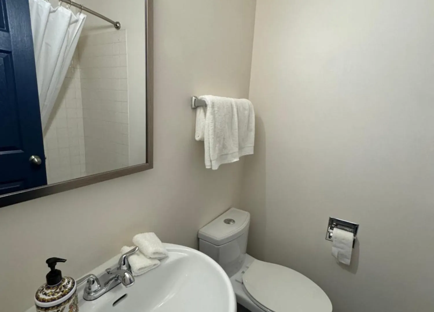 Commercial Hotel Эдмонтон 2*,  Канада