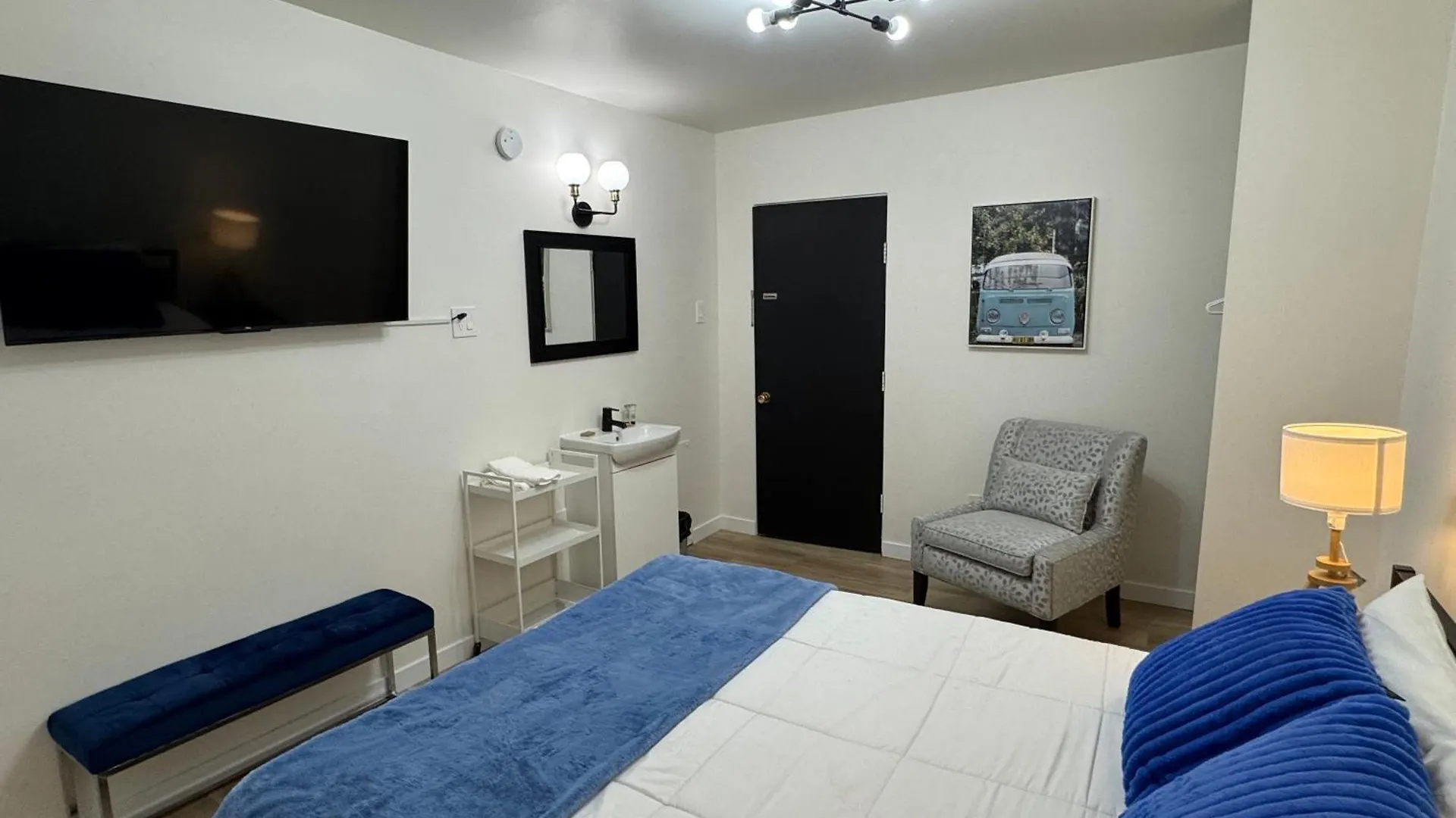 Commercial Hotel Эдмонтон 2*,  Канада