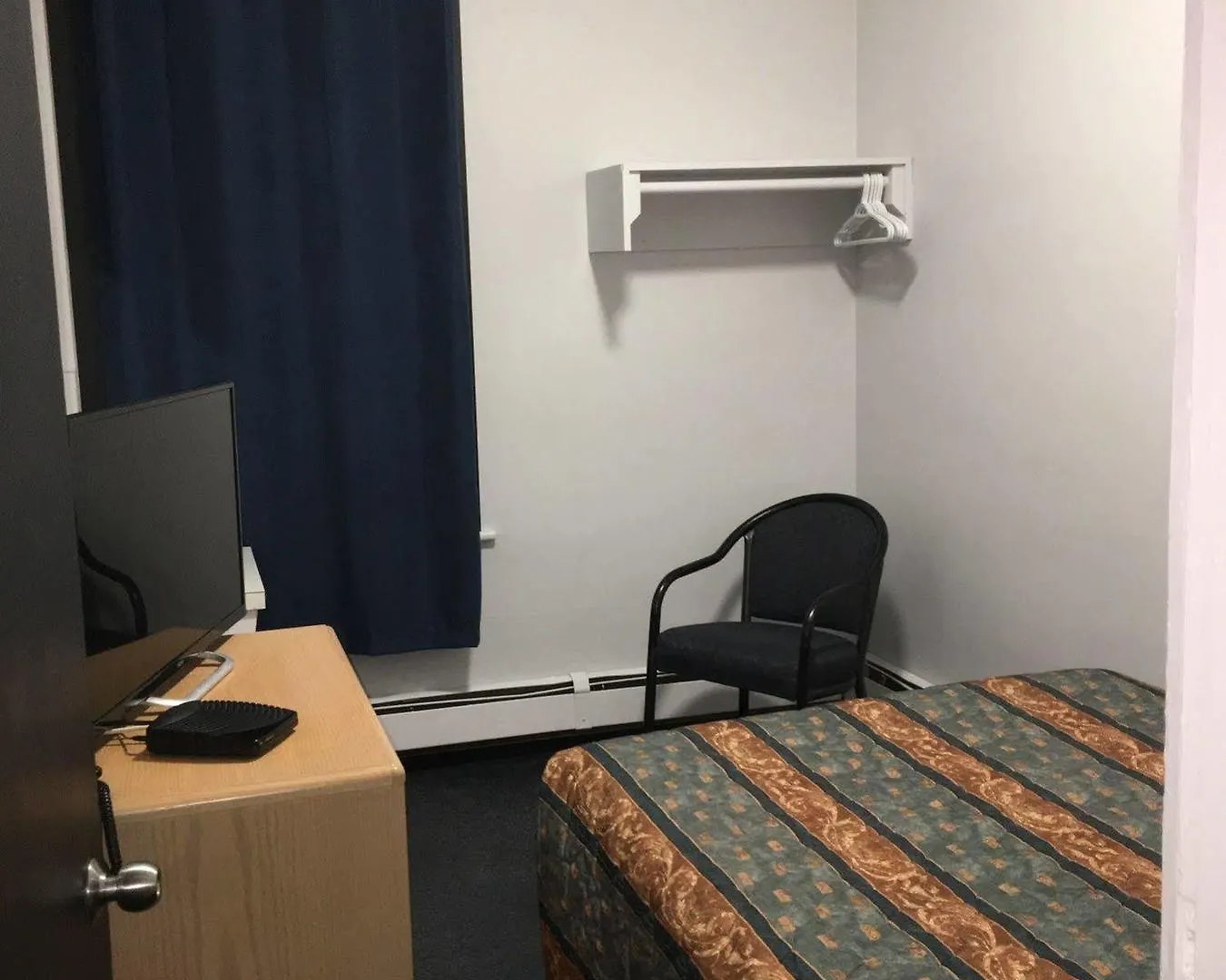 Commercial Hotel Эдмонтон 2*,